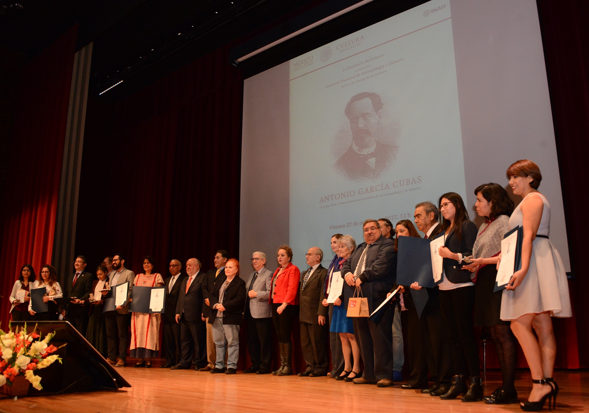 Galardonan a la UNAM con mención honorífica y mejor catálogo en el Premio Antonio García Cubas
